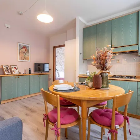 Domus Civico 16 شقة *