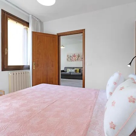 شقة Domus Civico 16 *