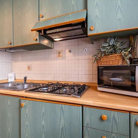 Domus Civico 16 شقة