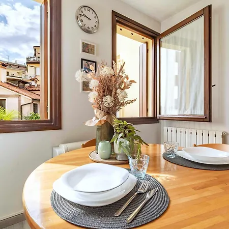 Domus Civico 16 شقة