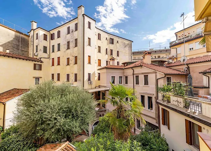 公寓 Domus Civico 16 *