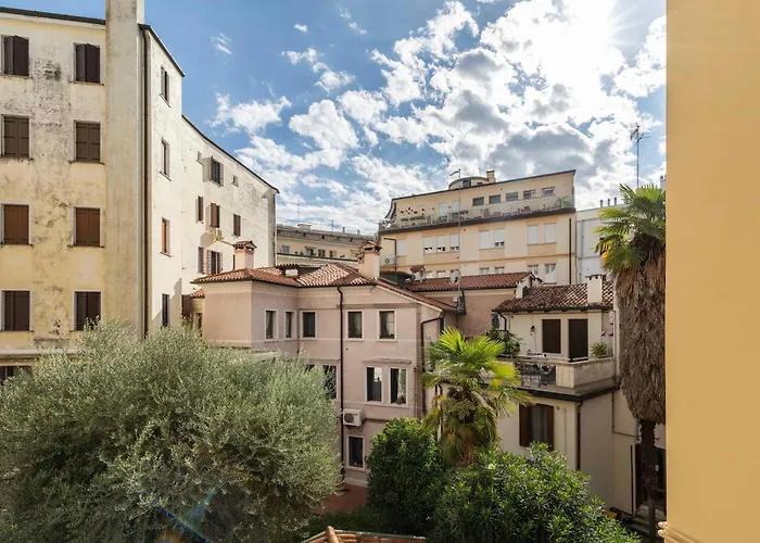 公寓 Domus Civico 16 *